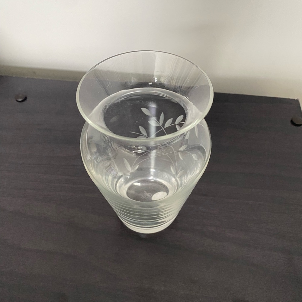 Lenox Clear Glass Vase with Leaf Design - Picture 4 of 6